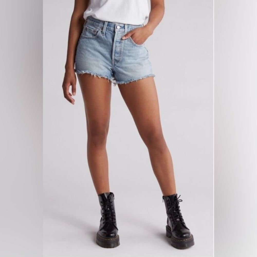 Levi’s original 501 cut off shorts - size 29